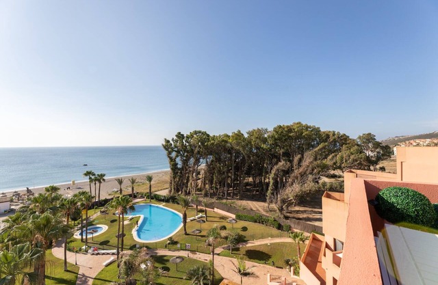 RDR325 - Best views from renovated 2 bedroom Apartment