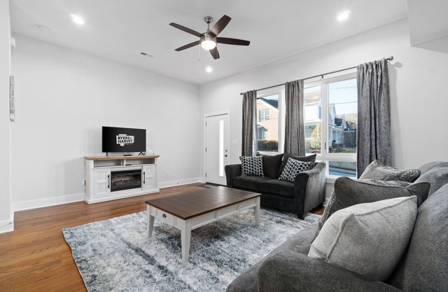 Rebecca's Downtown Luxury Living (527 N 1st St, #C)