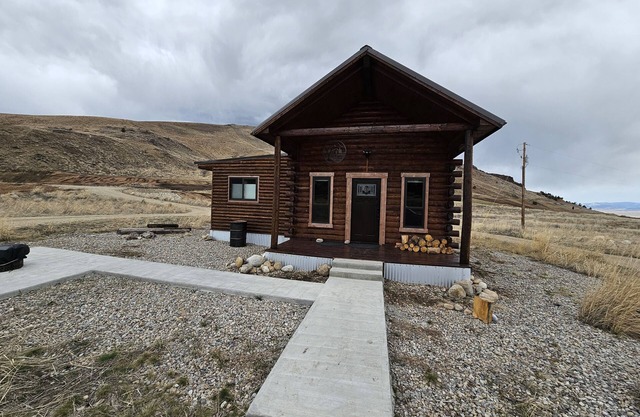 Reboot, Recover, Recreate…Centrally located 20 acre Mill Creek getaway cabin!