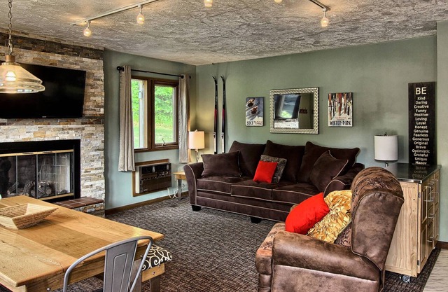 Recently Remodeled 3 Bedroom, 2 Bath Mountain Villa Condo #365S