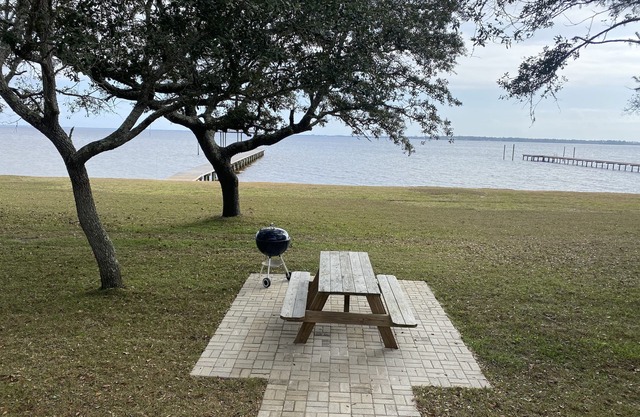 Recently remodeled Waterfront Home W/Separate Guest House On Perdido Bay