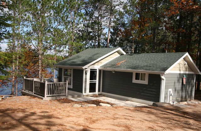 Recently Renovated Lake View Cottage