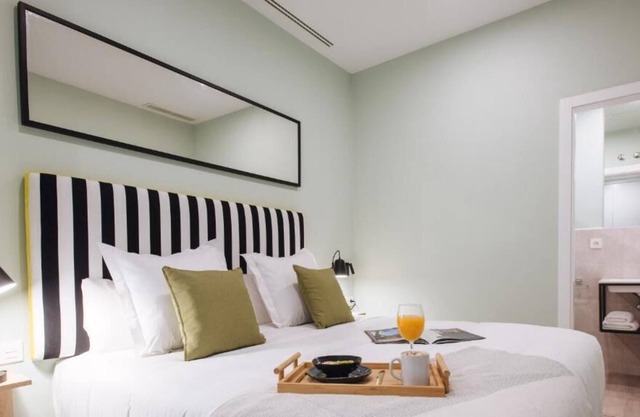 Recreate Sensational Memories! 4 Alluring Units, few steps to Puente de Alamillo