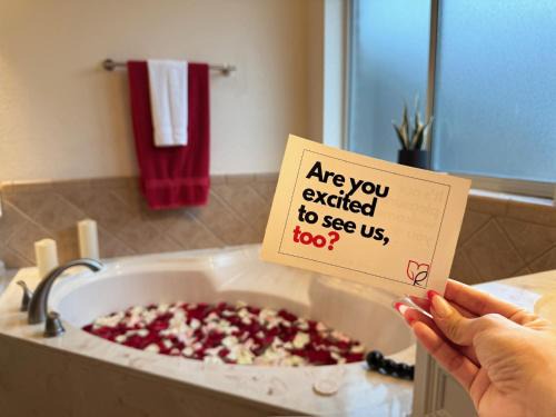 Red Chamber Tx King Spa & Couples Retreat