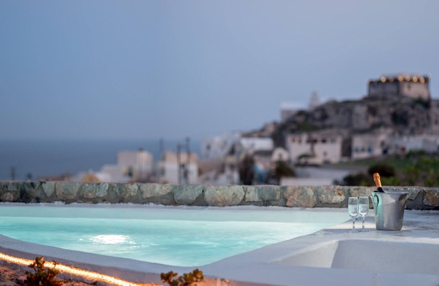 Red Cliff Santorini Villa - Volcano View & Jacuzzi
