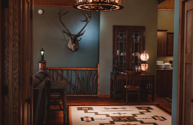 Red Cloud Point Retreat - Luxe Peninsula Escape on Lake Mohawksin