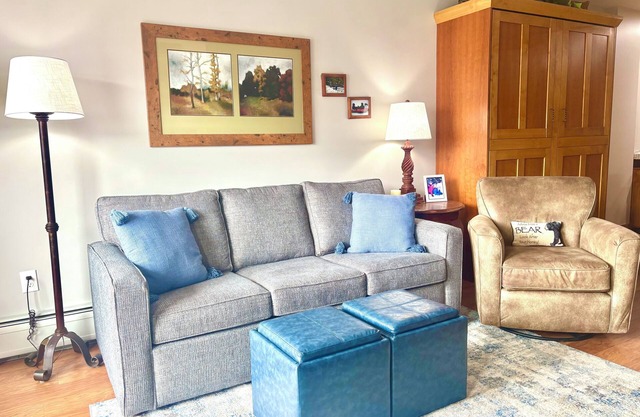 Red Hawk REMODELED 1140 sq ft, FEELS like a 3 BEDROOM, 2 bed, 3 bath with Murphy