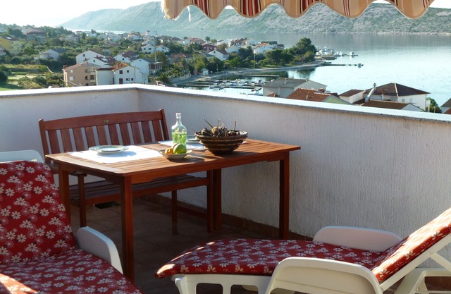 Red Jadro * apartment, 250 from the sea, with 32m2 terrace