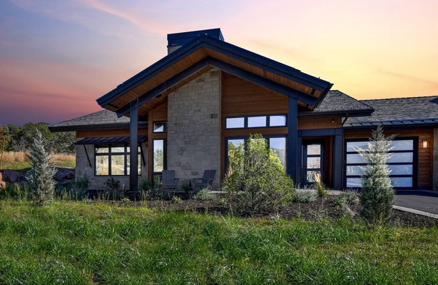 Red Ledges cottage, golf, min 90 day stay