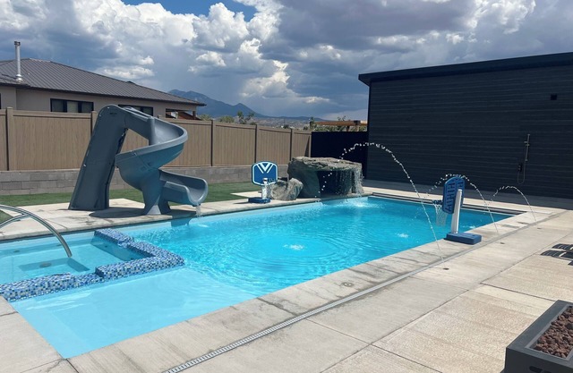Red Rock Oasis and Private Pool Getaway!