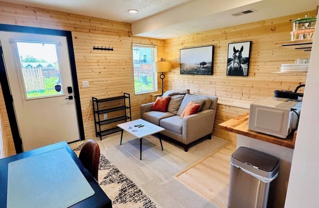 Red Rocks Base, 1BR Suite w Kitchenette