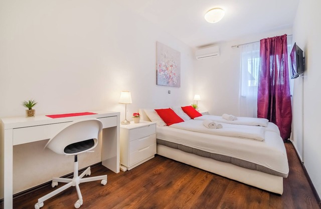 Red Vibe Studio Central 1, Zagreb, Croatia