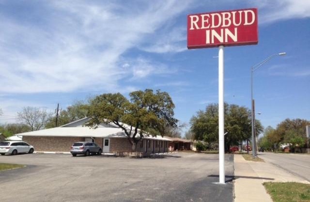 Redbud Inn