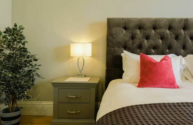 Redland Elegance | Spacious & Bright