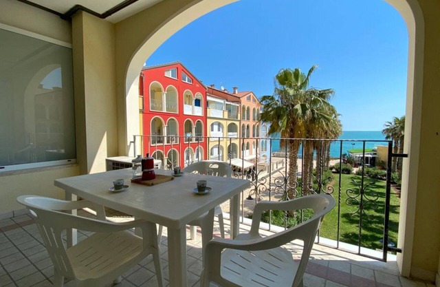 Ref 25 Summer rental – Seafront two bedroom apartment