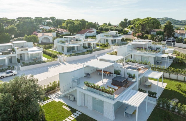 Ref. VM2 Summer Rental – Two Bedroom apartment with sea view, terrace and jacuzzi