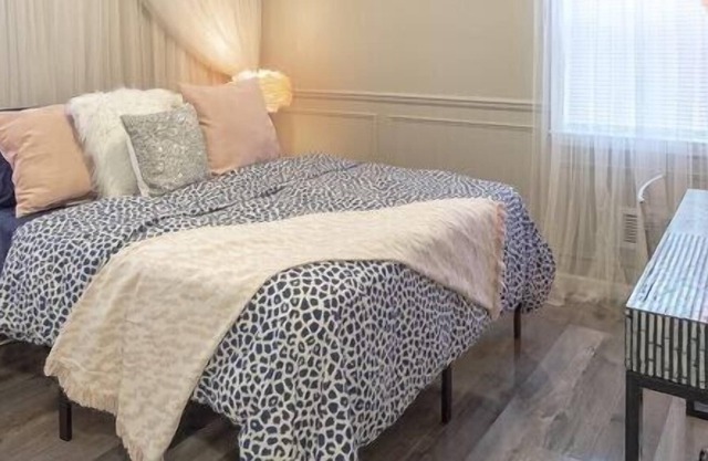 Refreshing 4BR 2BA Bungalow| Free Washer & Dryer| Wifi