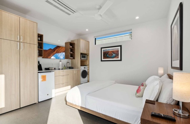 Refreshing 2-bedroom Container - 80 Walkscore!