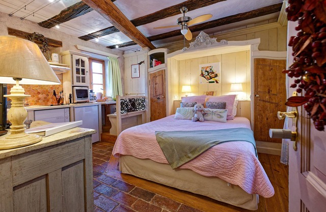 Refuge of the Imp*, Romantic Studio for 2 in the rampart of Riquewihr