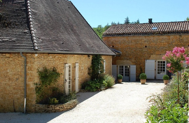 Refurbished House-Quiet Hilltop Location, Stunning Views, Heated Pool, 4 Acres