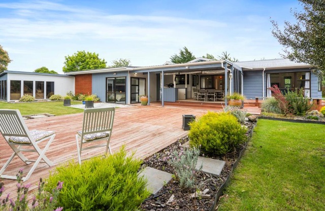 Regent Retreat - Martinborough Holiday Home