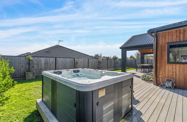 Regent Sanctuary - Martinborough Holiday Home