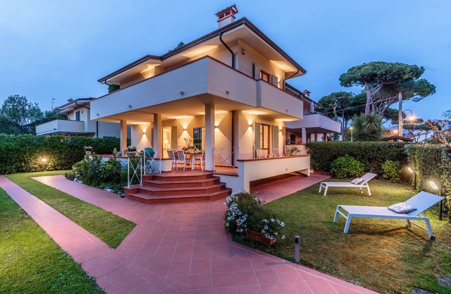 Regina Beach, Luxury 3 bedrooms Villa by the Beach in Marina di Pietrasanta