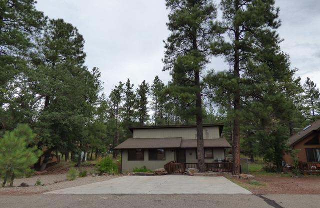 Reindeer Retreat- Great Home Base to Explore Flagstaff, Sedona, Grand Canyon