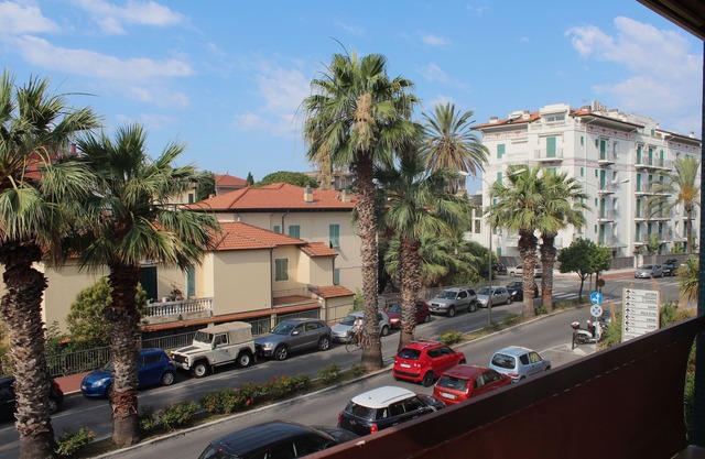 Relax 10 minutes' walk from the beach