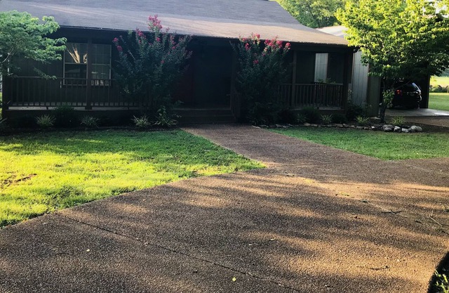 Relax and enjoy the peace and quiet at the Triple H House.