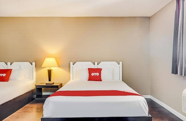 Relax and Unwind! 2 Spacious Units, Free Parking, Near National Route 66 Museum