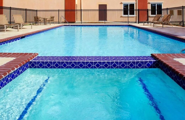 Relax and Unwind! Swimming Pool, 4 Family-Friendly Units, FREE Parking