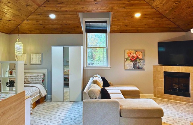 Relax at this lake-front AND golf-front home for the US OPEN!