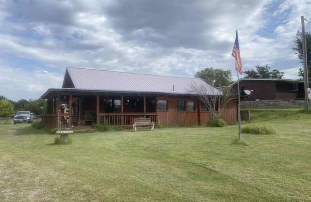 Relax at your Rustic Lakeview Cabin on the North side of Foss Lake, Oklahoma