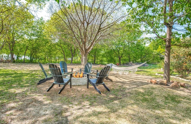 Relax by fire pit - Walk to Lake