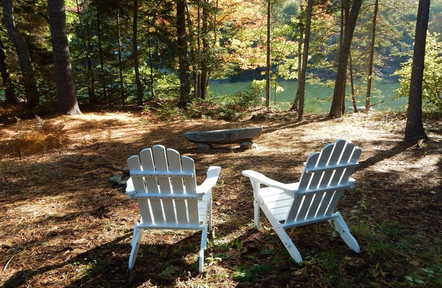 Relax & Enjoy Beautiful Views From This Cottage On the Sea