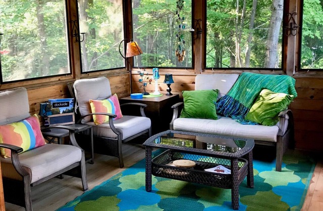 Relax, enjoy carefree family time beautiful Lake Muskoka Cottage on Acton Island