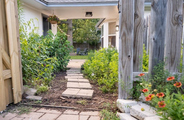 Relax & Enjoy! Mini Golf Arcade Pool Table