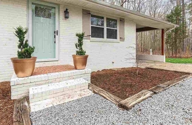 Relax & enjoy privacy-peaceful acre ~10 min to RDU.