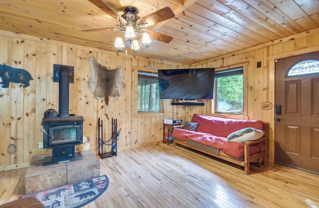 Relax Fireside! Hot Tub Haven on Table Rock Lake