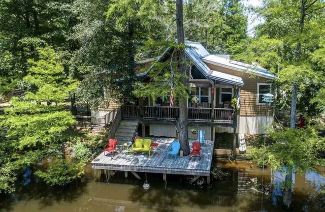 Relax, Fish, Visit Historic Jefferson & Caddo Lake