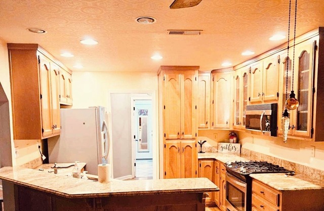 Relax in a safe, cozy 4-bedroom , fenced, A+ school district in Madison