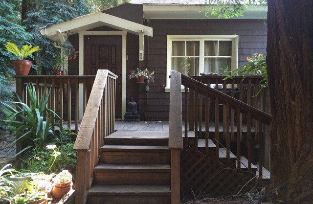 Relax in Fairfax quiet cottage in the redwoods.