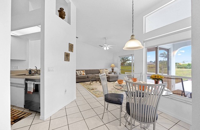 Relax in Rotonda Pool Home in Golf Course Community, Near Beaches, Shopping, Restaurants - Awesome!