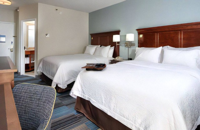 Relax in Style w/ Balcony & Pool View Free WiFi