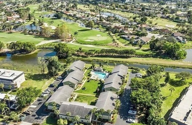 Relax in This Stylish Condo in Naples