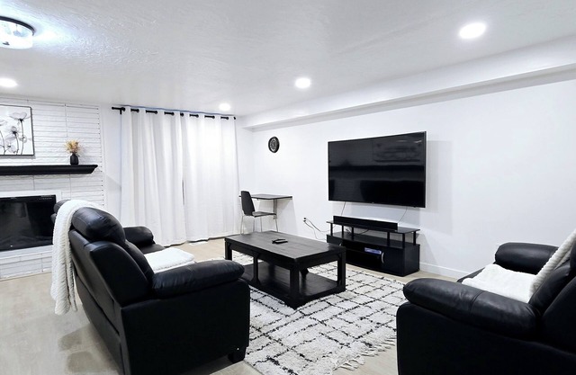 Relax Oasis @ SLC near Airport Downtown Ski Hike