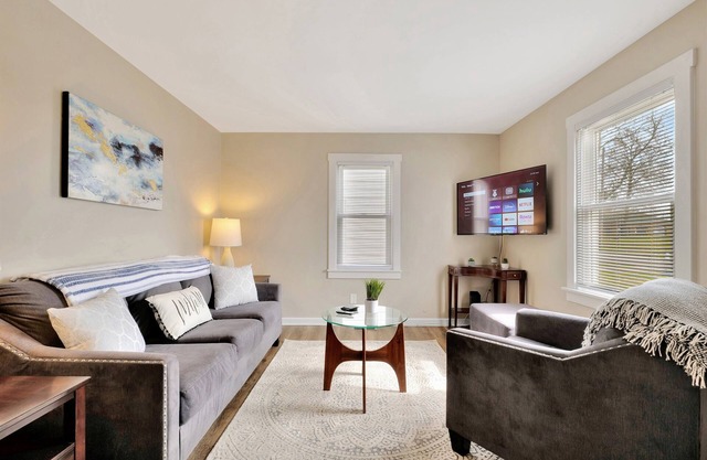Relaxing - 2 Bdrm - Dog Friendly Home!