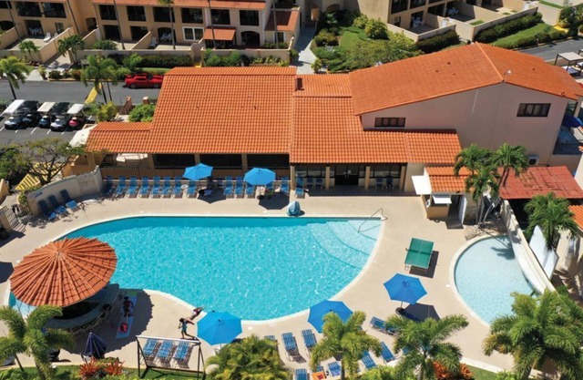 Relaxing 2BR Condo at Park Royal Club Cala w Kid's Pool