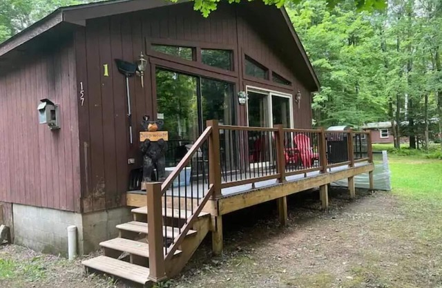 Relaxing 3 bedroom cabin #1 at Deep Woods